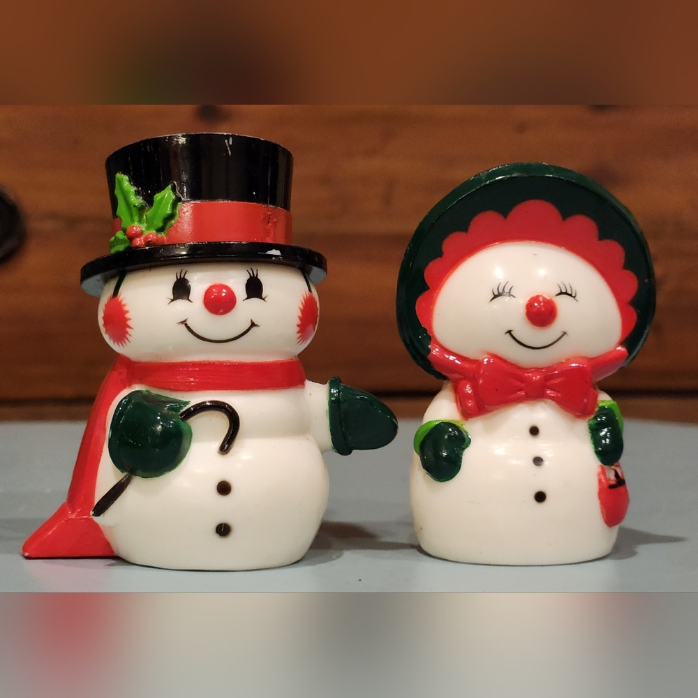 Vintage Hallmark Mr and Mrs Snowman Couple Salt and Pepper Shakers 1980s